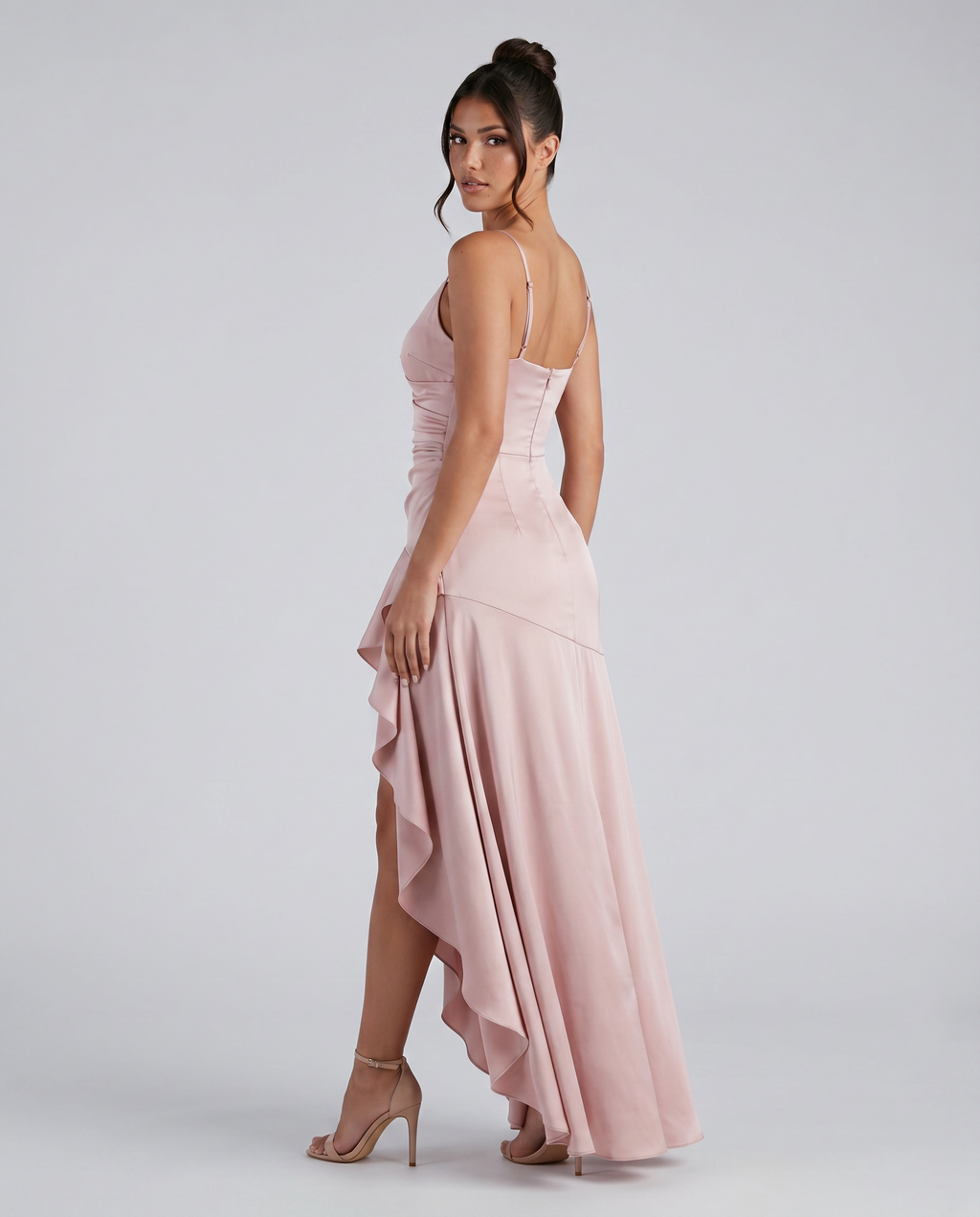 Chiara • Vestido Maxi con Cuello Halter y Dobladillo con Volantes