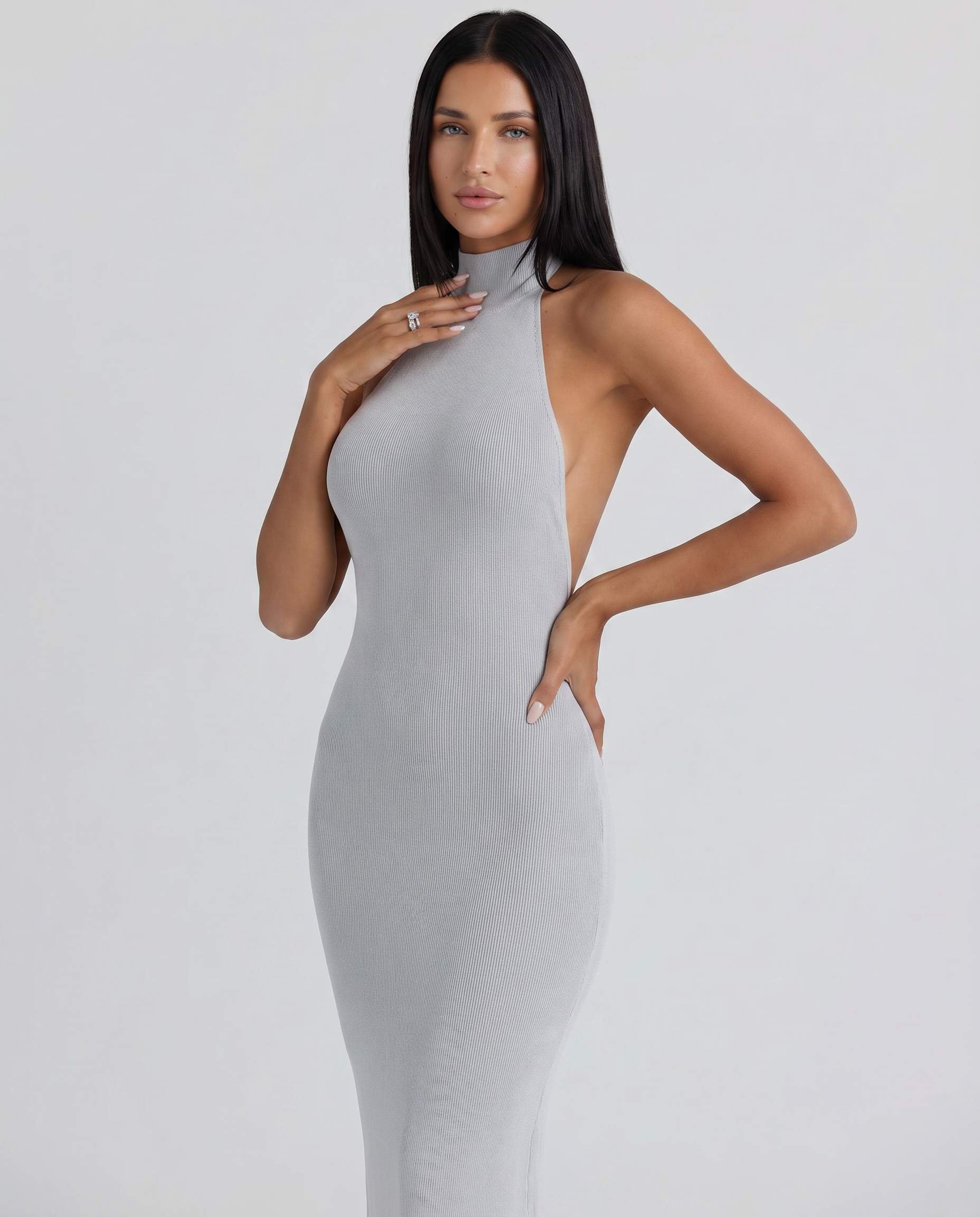 Brinley • Vestido Maxi Sin Espalda con Cuello Halter