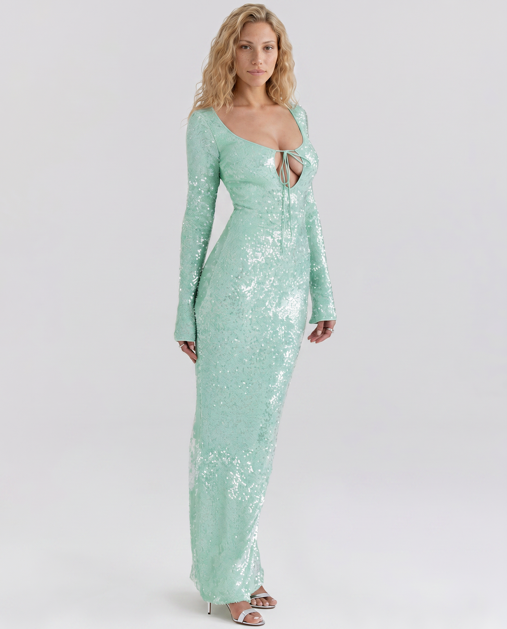 Tiff • Vestido Maxi con Acabado de Lentejuelas y Corte Frontal