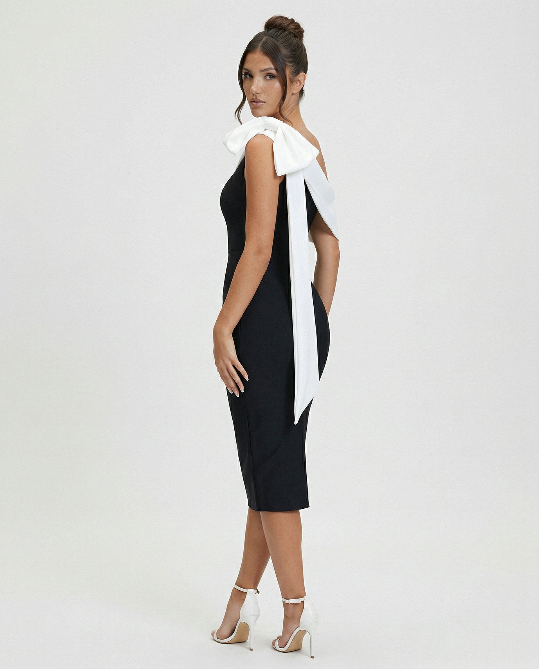 Elza • Midi Bandage de Un Hombro con Lazo