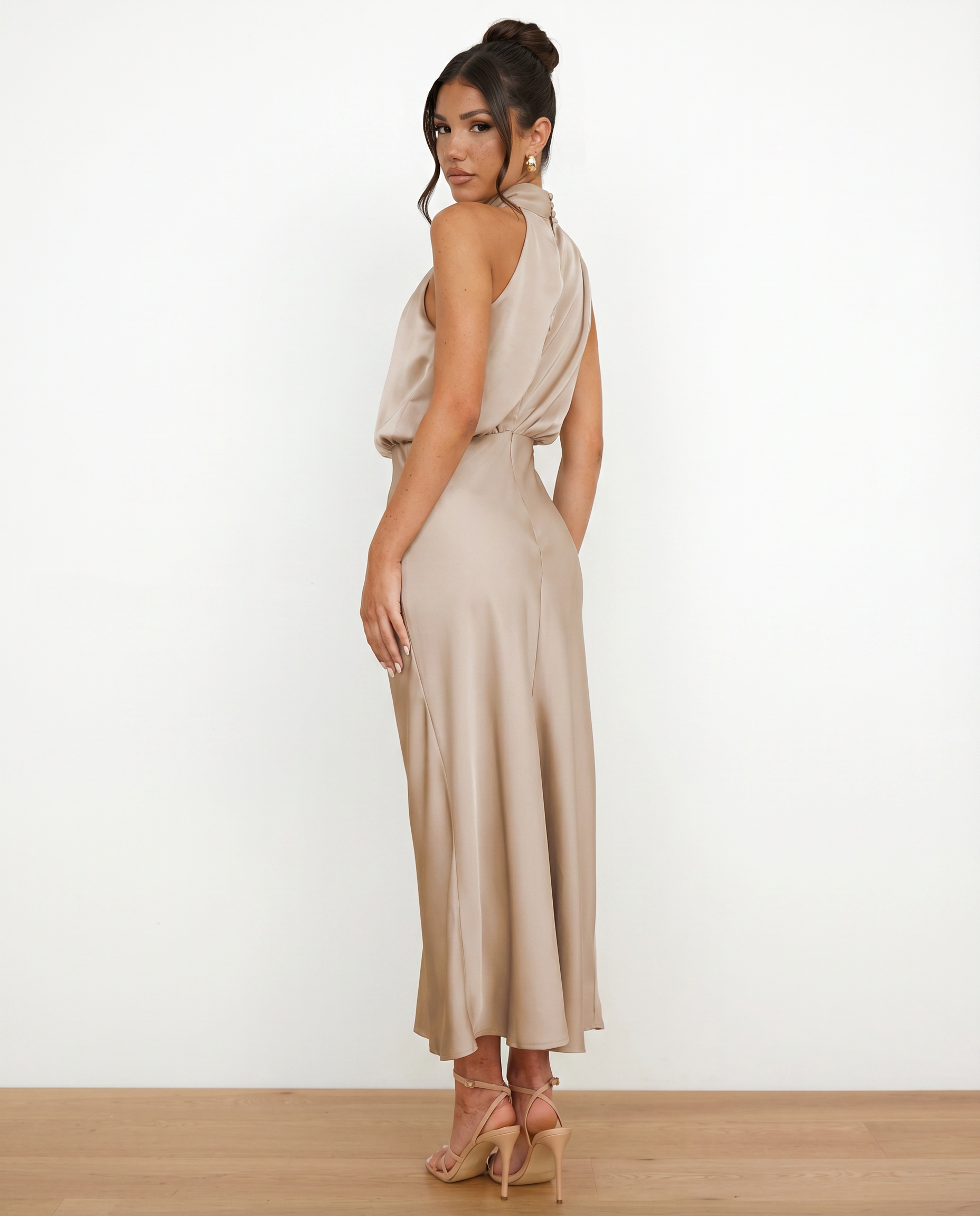 Francesca • Vestido Midi con Escote Halter Drapado