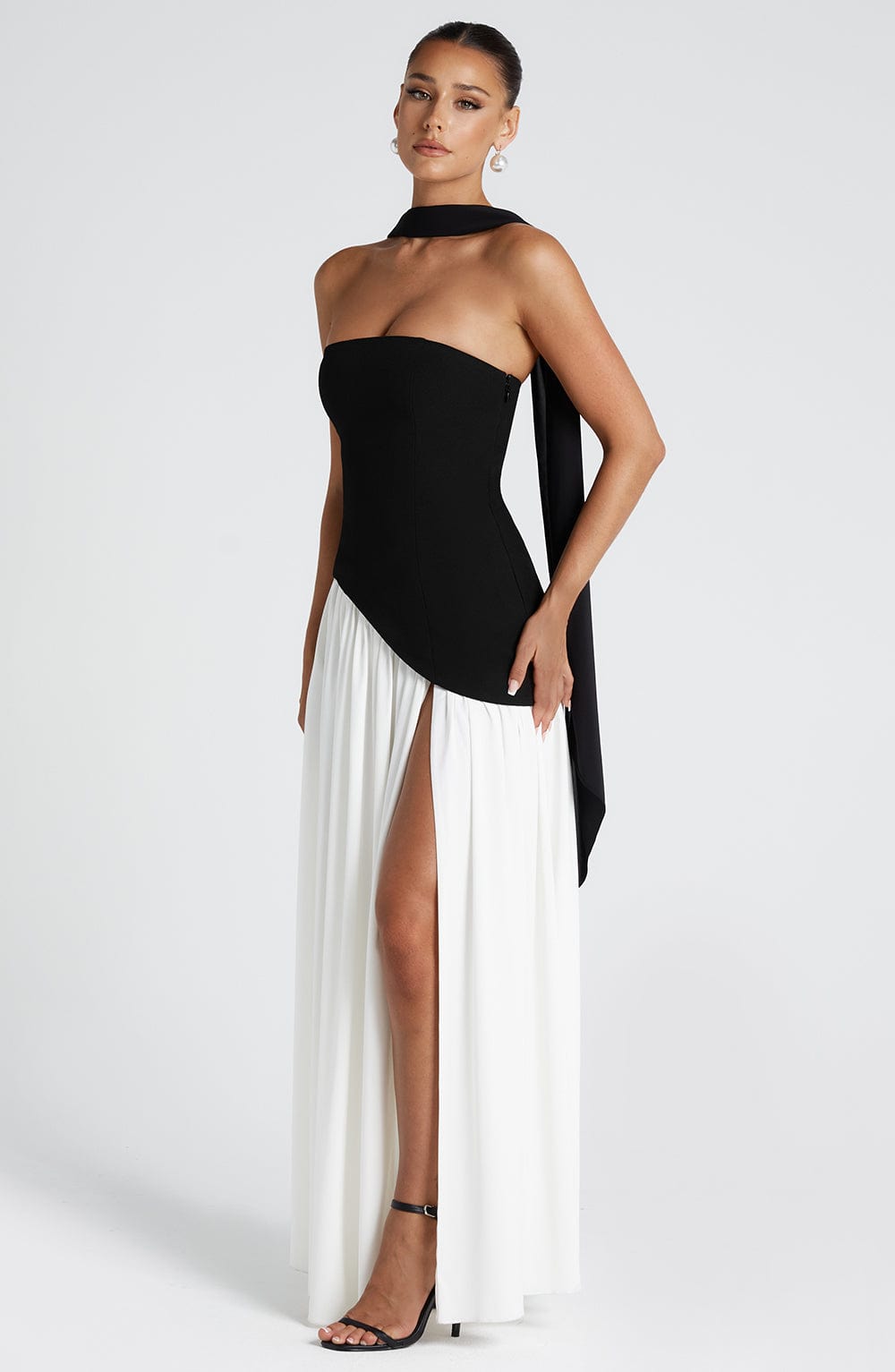 Alessia • Vestido Maxi Escote Strapless con Abertura