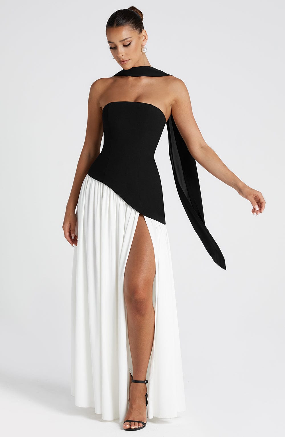 Alessia • Vestido Maxi Escote Strapless con Abertura