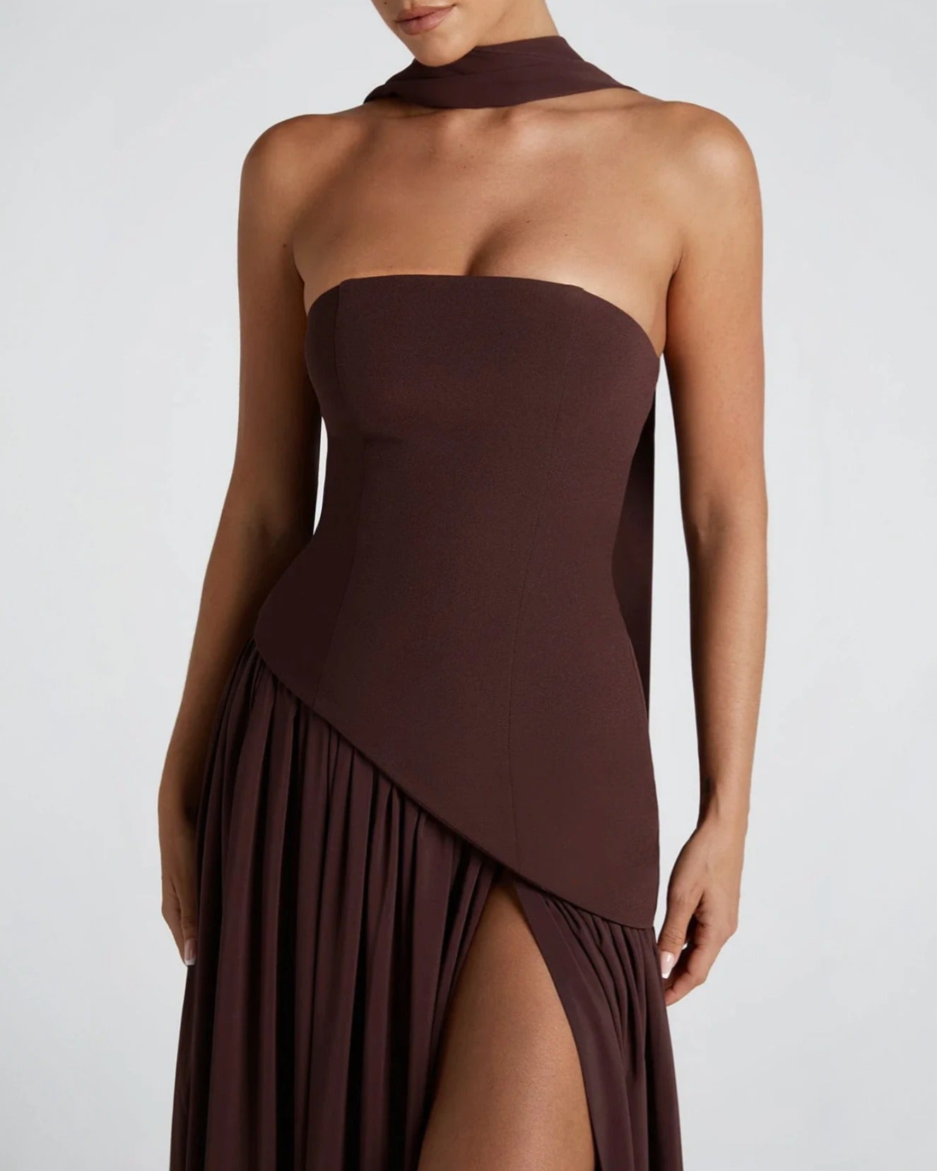 Alessia • Vestido Maxi Escote Strapless con Abertura