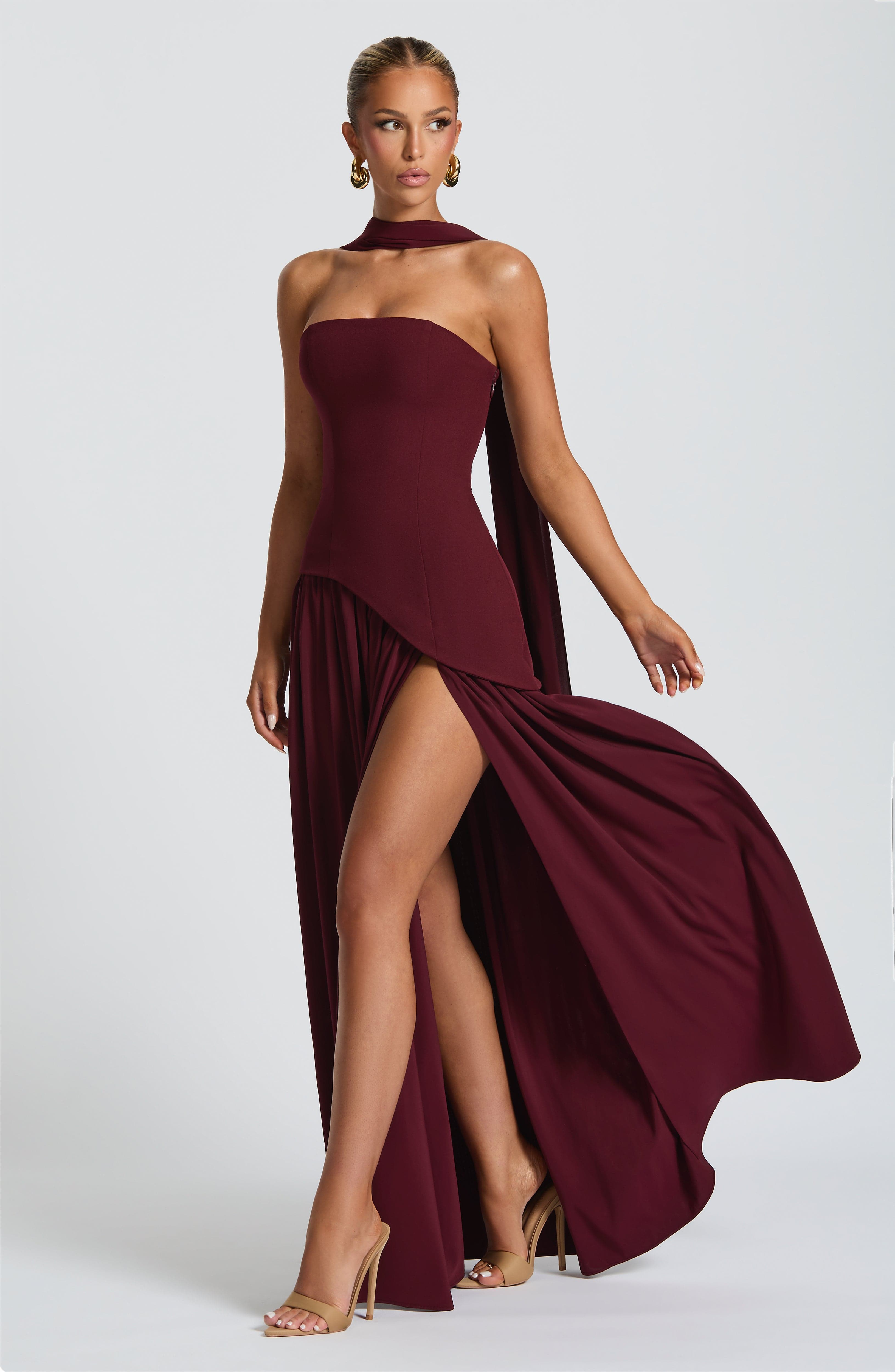 Alessia • Vestido Maxi Escote Strapless con Abertura
