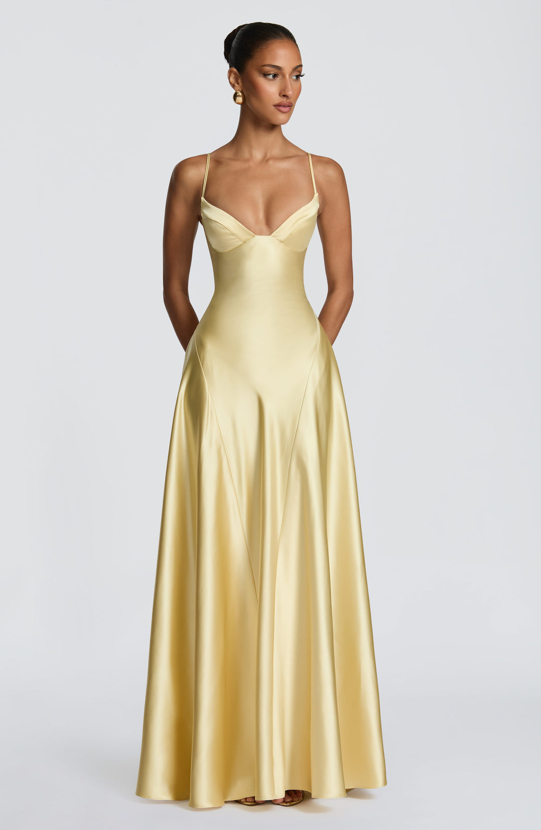 Coraina • Elegante Vestido Maxi de Satén