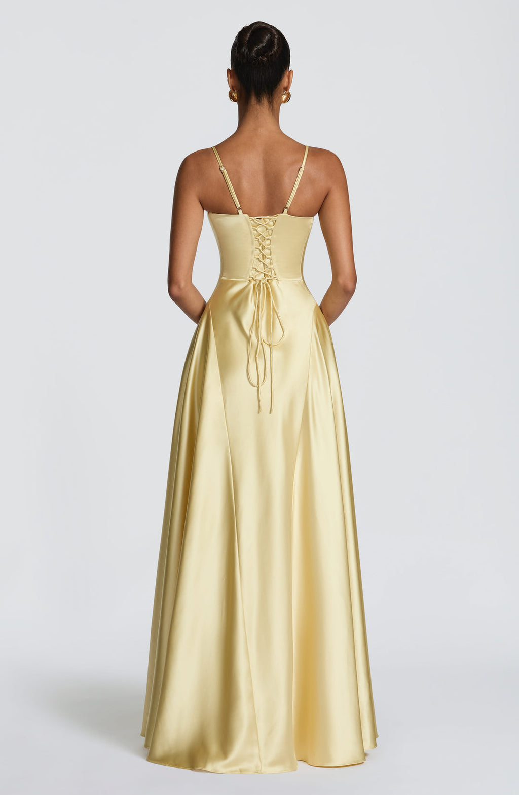 Coraina • Elegante Vestido Maxi de Satén