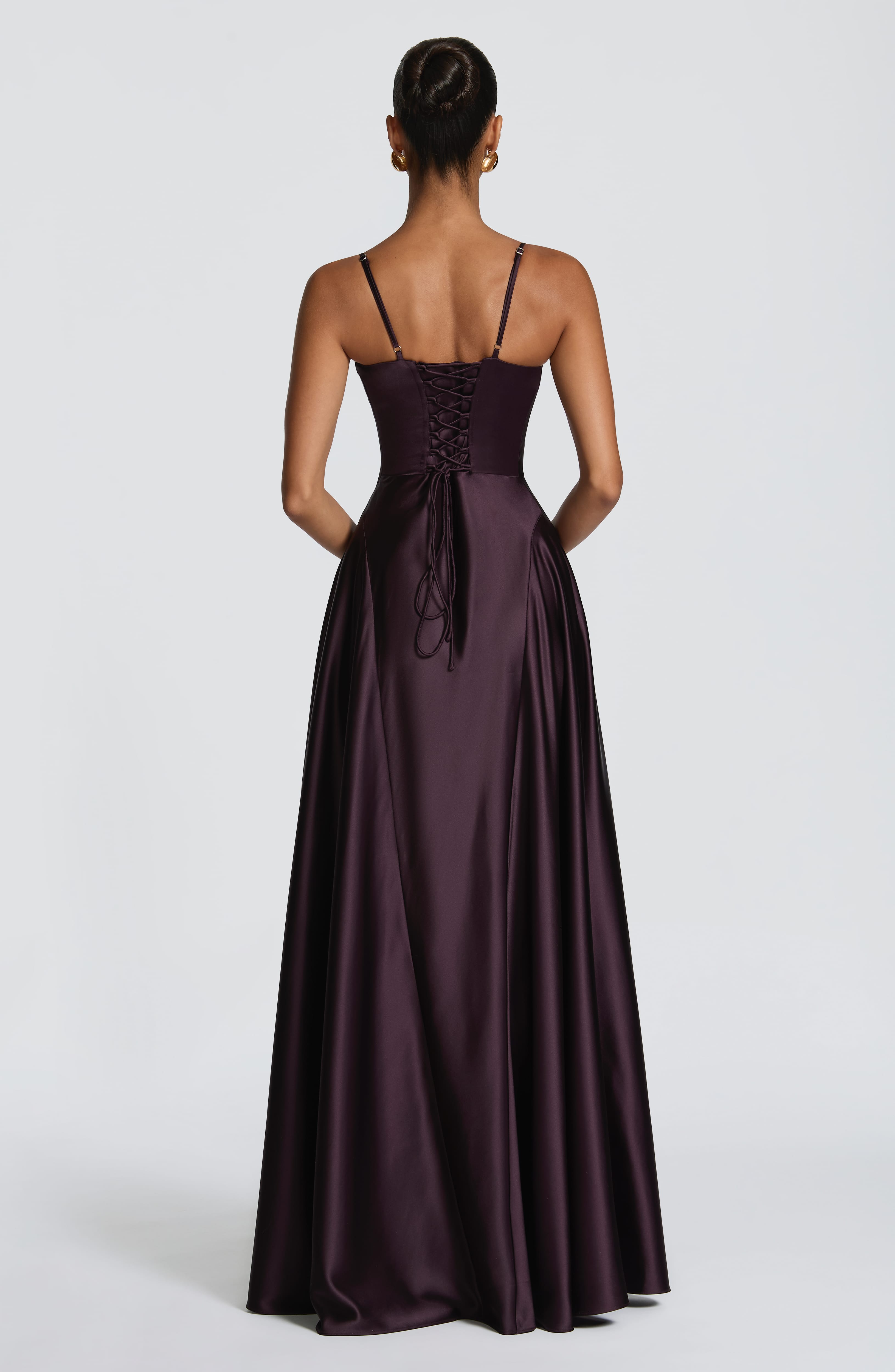 Coraina • Elegante Vestido Maxi de Satén