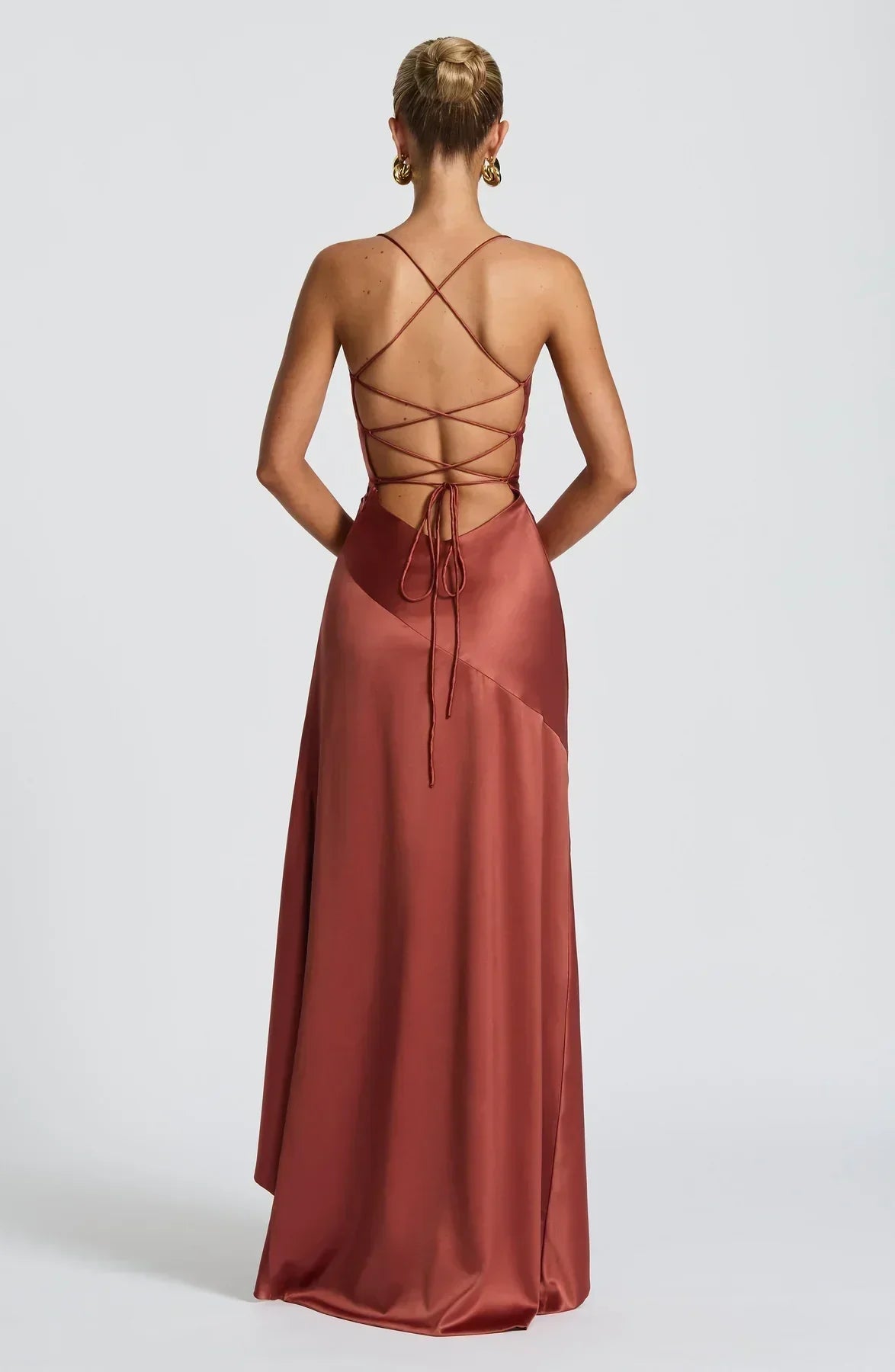 Naomi • Vestido Maxi de Satén con Espalda Atada